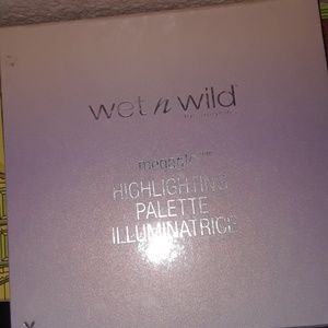 Wet n wild megaglo highlighting pallet